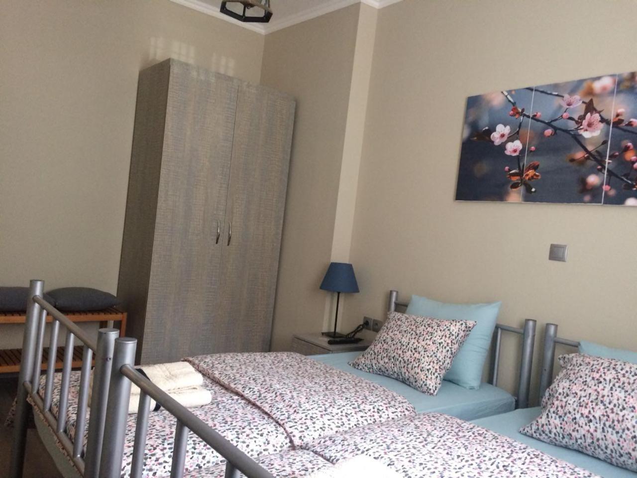 Petro'S Apartment Корча Екстер'єр фото