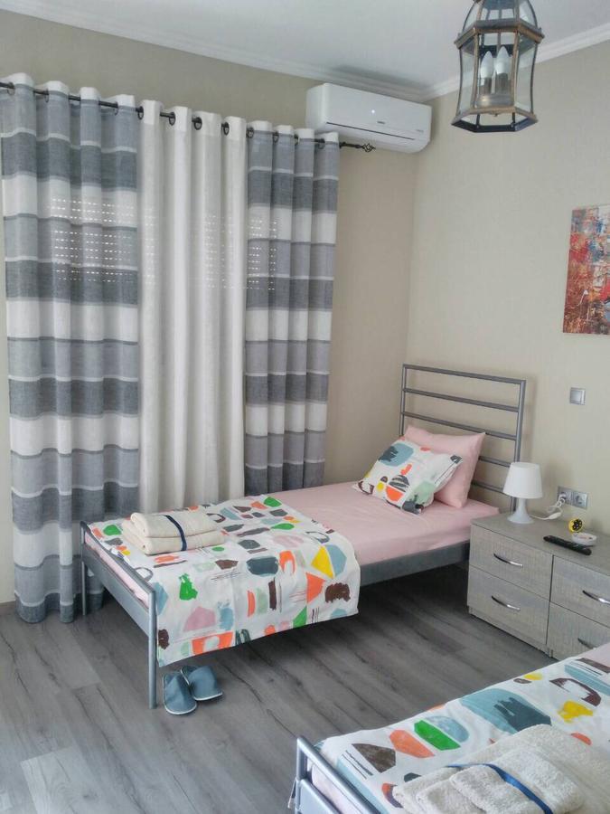 Petro'S Apartment Корча Екстер'єр фото