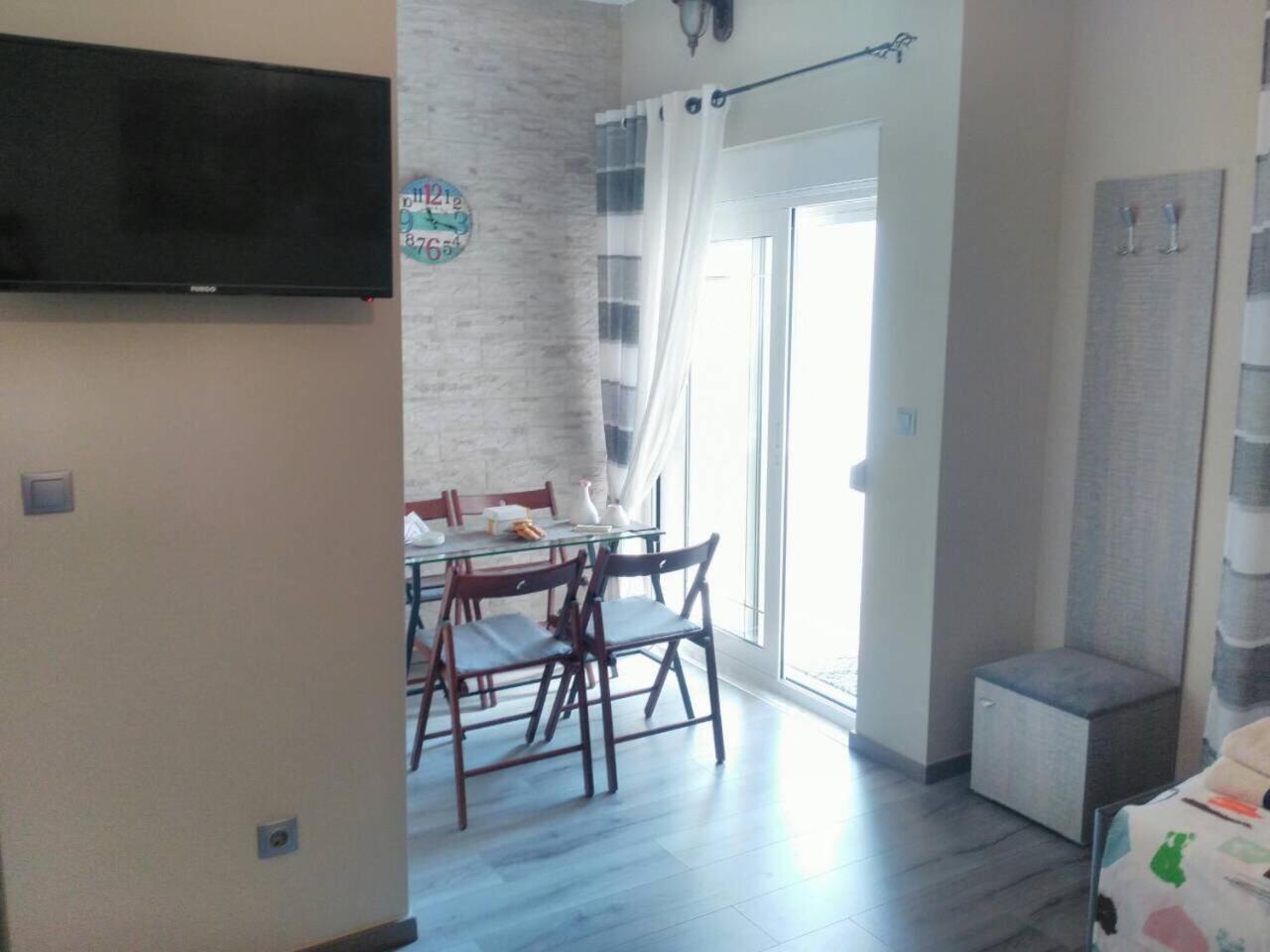 Petro'S Apartment Корча Екстер'єр фото
